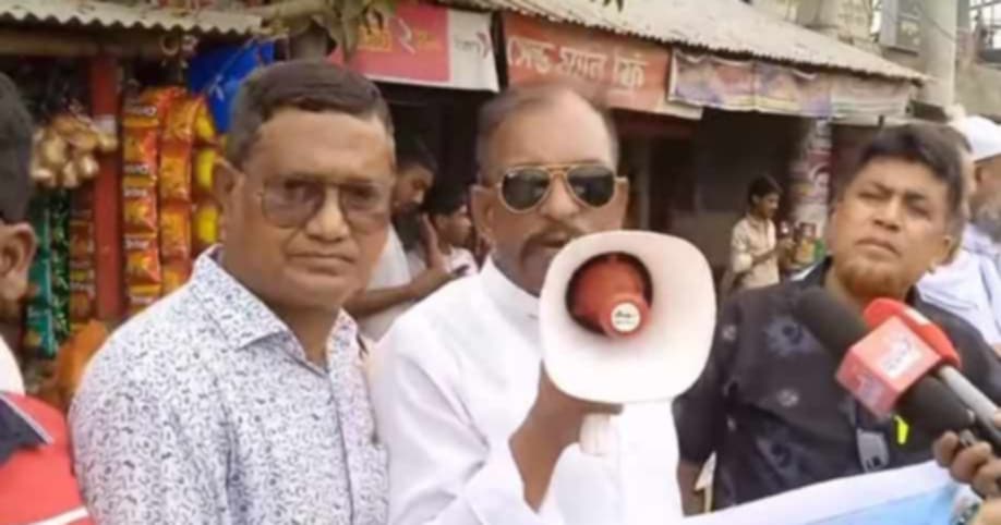 নওগাঁর সদরে বৈশাখী মেলায় জুয়ার আসর থেকে মদ্যপ অবস্থায় ৪ জন আটক