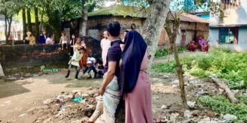 পুঠিয়া উপজেলার স্টেডিয়াম মাঠ সংলগ্ন সদরে অবৈধ শারীরিক সম্পর্কের সময় যুবক-যুবতী আটক!