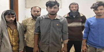 নওগাঁর মহাদেবপুরে দুর্ধর্ষ ডাকাতি ৯০ লক্ষ টাকার মালামাল লুট গ্রেফতার ৫