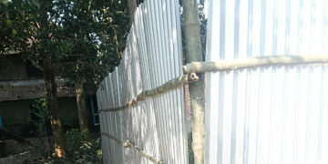 নওগাঁর মহাদেবপুরে আদালতের আদেশ অমান্য করে স্থাপনা নির্মাণের চেষ্টা