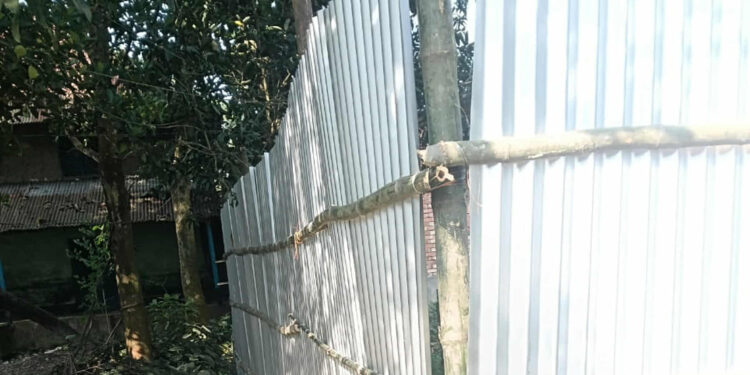 নওগাঁর মহাদেবপুরে আদালতের আদেশ অমান্য করে স্থাপনা নির্মাণের চেষ্টা