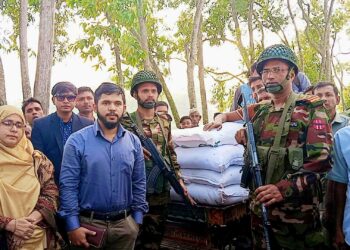 নওগাঁর মান্দায় ৬০ বস্তা সার পাচারের সময় জব্দ