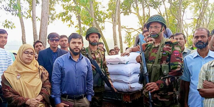 নওগাঁর মান্দায় ৬০ বস্তা সার পাচারের সময় জব্দ