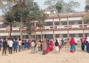 নওগাঁর মহাদেবপুরে স্ত্রীকে আয়া পদে নিয়োগের পাঁয়তারা মাদ্রাসা সভাপতির