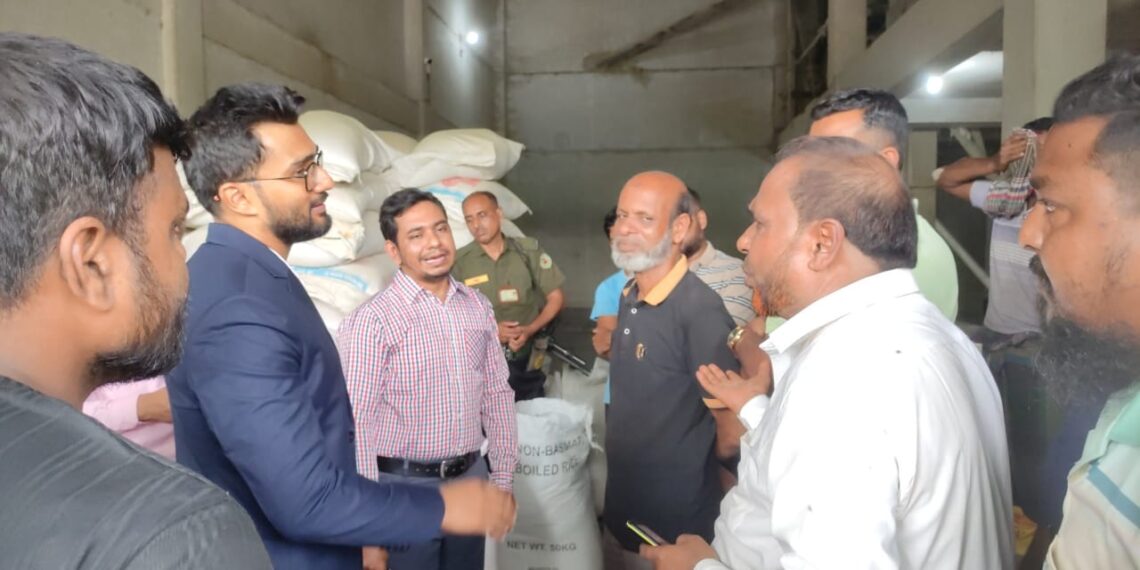 চারঘাটে দুটি ডাল মিলে ভ্রাম্যমান আদালত ২ লক্ষ টাকা জরিমানা ও ৪৭২ বস্তা ডাল জব্দ করেছে