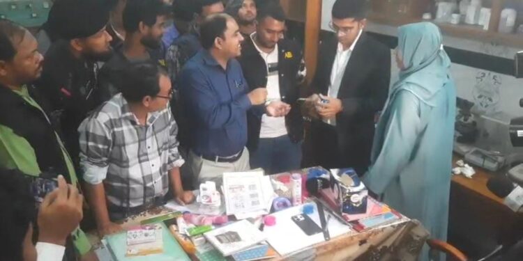 পুঠিয়ার বানেশ্বরে মর্ডান কসমেটিকস ফ্যাক্টরিতে ভ্রামমান আদালতের ২ লক্ষ টাকা জরিমানা