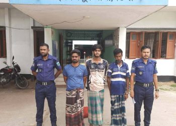 মহাদেবপুরে পুলিশের অভিযান: ১০ লিটার চোলাই মদসহ মাদক ব্যবসায়ী গ্রেপ্তার