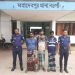 মহাদেবপুরে পুলিশের অভিযান: ১০ লিটার চোলাই মদসহ মাদক ব্যবসায়ী গ্রেপ্তার