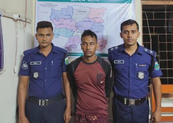 মহাদেবপুর থানা পুলিশের অভিযানে কুখ্যাত ডাকাত গ্রেপ্তার