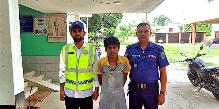 নওগাঁর মহাদেবপুরে থানা পুলিশের অভিযানে ৩০ পিস টাপেন্টাডল ট্যাবলেট সহ আটক ১